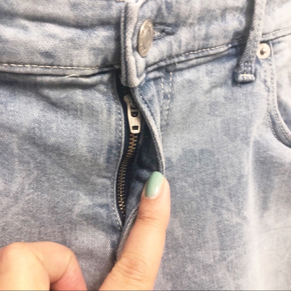 Gap Girlfriend Jeans WithSubtle Floral Print. - Picture 3 of 7